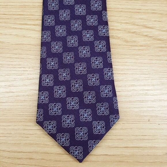 BLOOMINGDALES MENS STORE Neck Tie Purple Medallion 100% Silk Classic - Picture 1 of 6